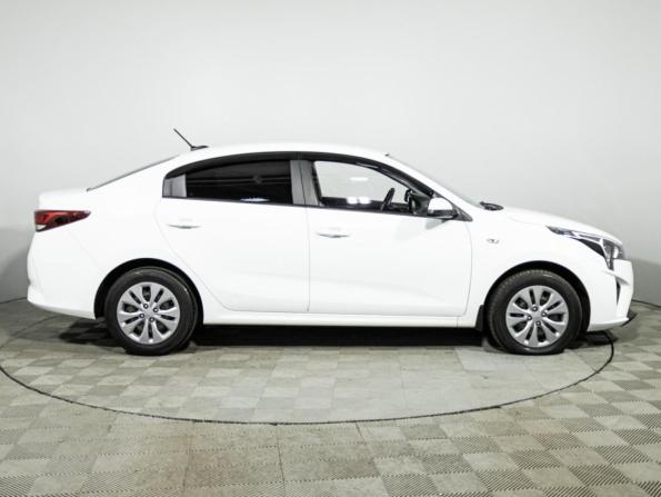 Kia Rio IV Рестайлинг с пробегом 2020 года, цена 1 590 000 рублей, 57440 км, седан, Автокод Объявления