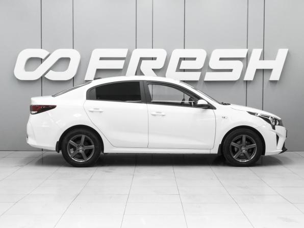 Kia Rio IV Рестайлинг с пробегом 2021 года, цена 1 570 000 рублей, 88287 км, седан, Автокод Объявления