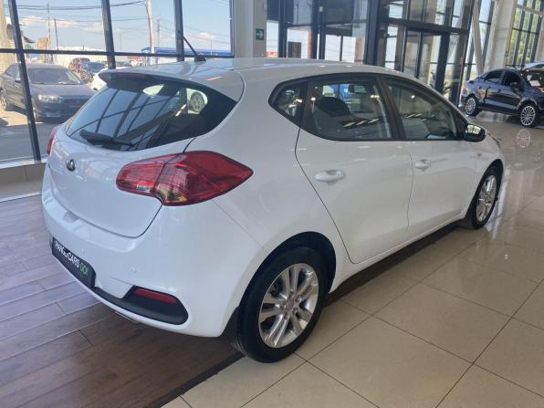Kia Ceed II с пробегом 2013 года, цена 1 065 000 рублей, 140942 км, хэтчбек, Автокод Объявления