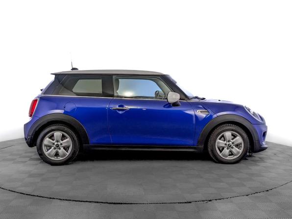 Mini Hatch III (F55/F56) Рестайлинг с пробегом 2021 года, цена 2 290 000 рублей, 54969 км, хэтчбек, Автокод Объявления