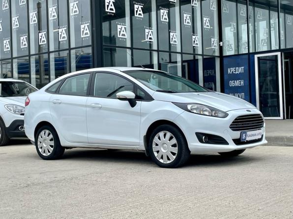 Ford Fiesta Mk6 Рестайлинг с пробегом 2015 года, цена 825 000 рублей, 137400 км, седан, Автокод Объявления