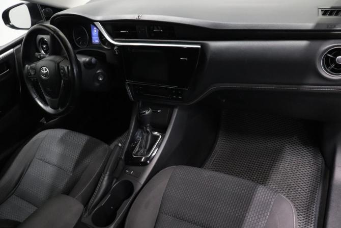 Toyota Corolla XI (E160 E170 E180) Рестайлинг 1 с пробегом 2018 года, цена 1 655 000 рублей, 139000 км, седан, Автокод Объявления