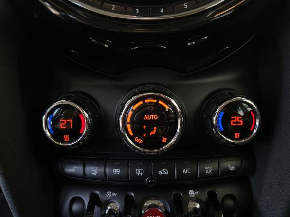 Mini Hatch III (F55/F56) Рестайлинг с пробегом 2018 года, цена 1 800 000 рублей, 80775 км, хэтчбек, Автокод Объявления