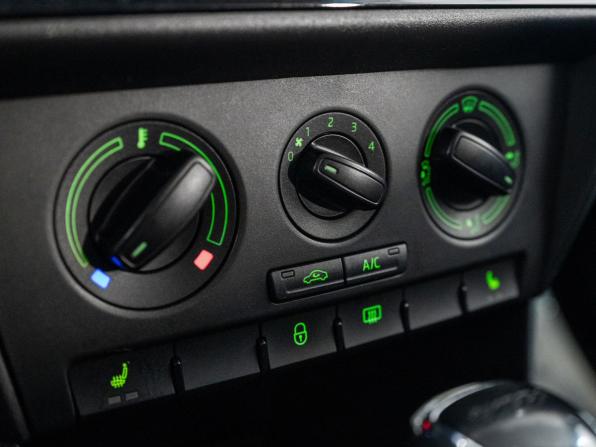 Skoda Rapid I с пробегом 2014 года, цена 990 300 рублей, 136955 км, лифтбек, Автокод Объявления