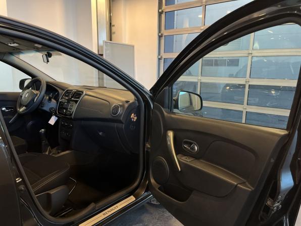 Renault Logan II с пробегом 2015 года, цена 469 000 рублей, 245507 км, седан, Автокод Объявления