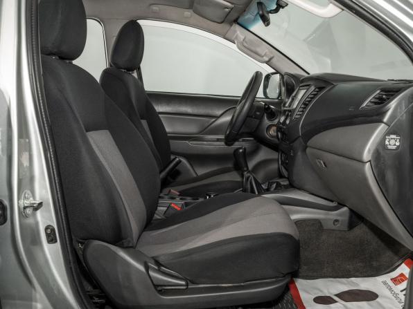 Mitsubishi L200 V с пробегом 2015 года, цена 1 395 000 рублей, 158352 км, offers.body_type.unknown, Автокод Объявления