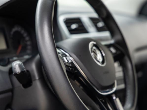Volkswagen Polo V Рестайлинг с пробегом 2016 года, цена 1 078 000 рублей, 171058 км, седан, Автокод Объявления