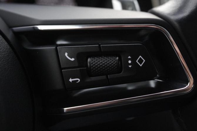 Porsche Macan I Рестайлинг 2 с пробегом 2023 года, цена 7 300 000 рублей, 58366 км, внедорожник, Автокод Объявления