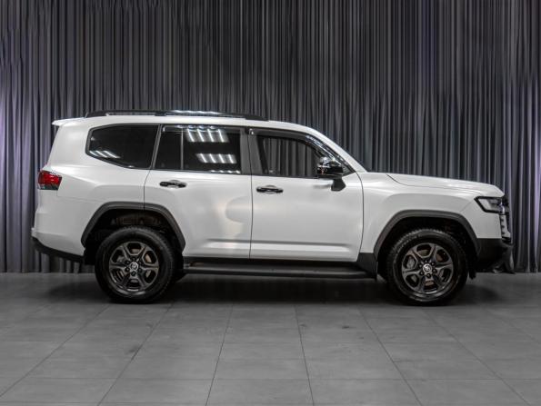 Toyota Land Cruiser 300 Series с пробегом 2021 года, цена 10 599 000 рублей, 86012 км, внедорожник, Автокод Объявления