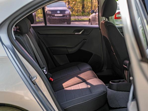 Skoda Rapid I с пробегом 2015 года, цена 950 000 рублей, 181252 км, лифтбек, Автокод Объявления