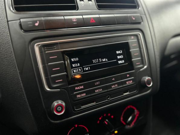 Volkswagen Polo V Рестайлинг с пробегом 2017 года, цена 1 190 000 рублей, 123000 км, седан, Автокод Объявления