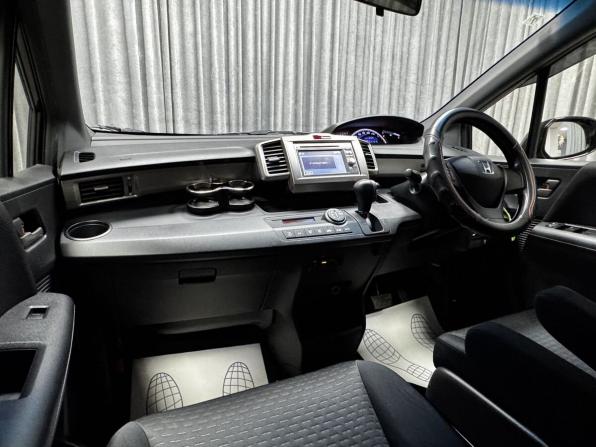 Honda Freed I Рестайлинг с пробегом 2013 года, цена 1 200 000 рублей, 130187 км, компактвэн, Автокод Объявления