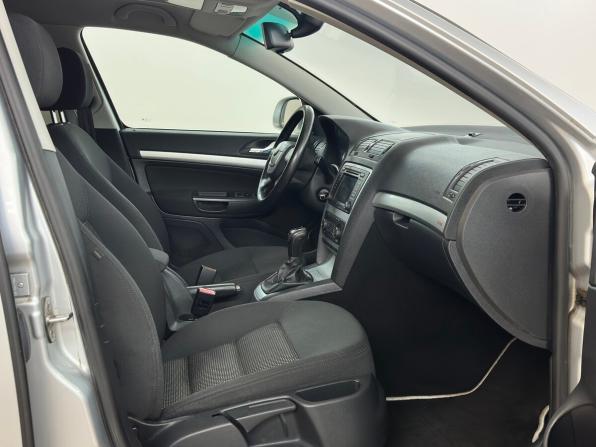 Skoda Octavia II (A5) Рестайлинг с пробегом 2012 года, цена 1 035 000 рублей, 311445 км, универсал, Автокод Объявления