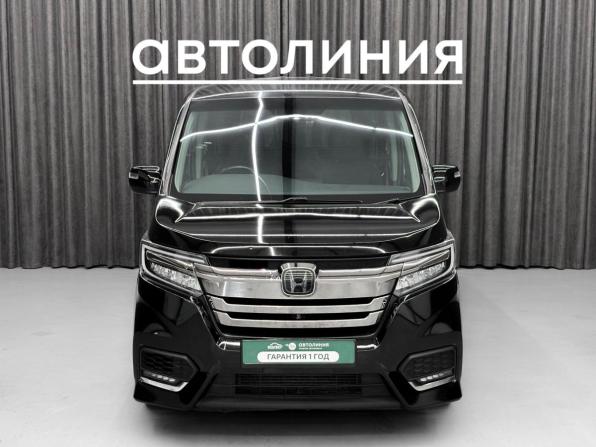 Honda Stepwgn V Рестайлинг с пробегом 2017 года, цена 2 085 000 рублей, 92000 км, минивэн, Автокод Объявления