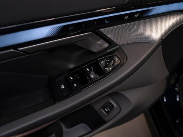BMW 5 серии VIII (G60/G61/G68) с пробегом 2025 года, цена 8 350 000 рублей, 10392 км, седан, Автокод Объявления