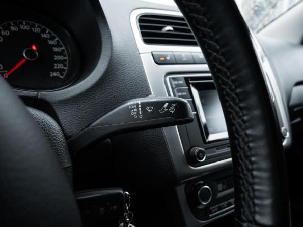 Volkswagen Polo V Рестайлинг с пробегом 2017 года, цена 1 410 000 рублей, 72280 км, седан, Автокод Объявления