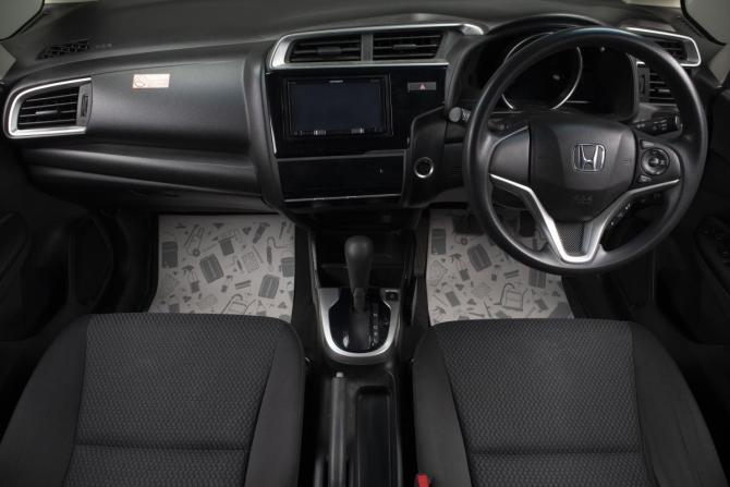 Honda Fit III Рестайлинг с пробегом 2018 года, цена 1 299 000 рублей, 90000 км, хэтчбек, Автокод Объявления