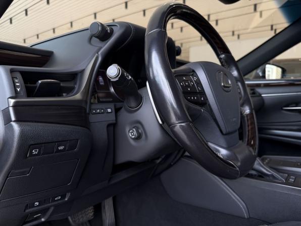 Lexus ES VII с пробегом 2019 года, цена 3 190 000 рублей, 141170 км, седан, Автокод Объявления