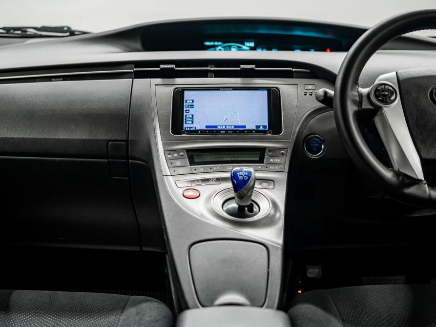 Toyota Prius III Рестайлинг (XW30) Красноярск  - изображение 12
