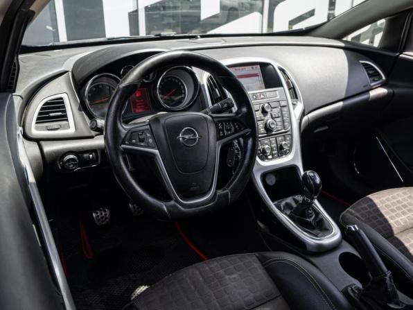 Opel Astra J Рестайлинг с пробегом 2013 года, цена 860 000 рублей, 281683 км, хэтчбек, Автокод Объявления