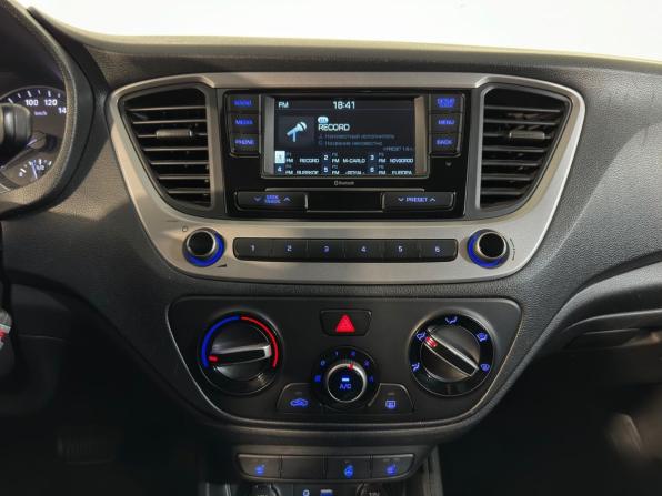 Hyundai Solaris II с пробегом 2018 года, цена 1 190 000 рублей, 159600 км, седан, Автокод Объявления