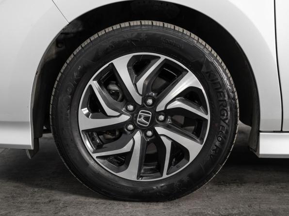 Honda Stepwgn V Рестайлинг с пробегом 2018 года, цена 2 290 000 рублей, 86003 км, минивэн, Автокод Объявления