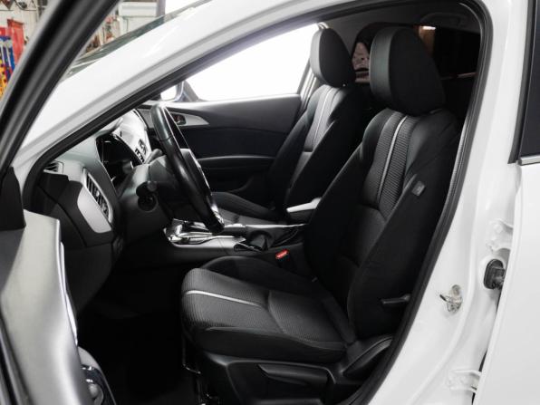 Mazda 3 III (BM) Рестайлинг с пробегом 2018 года, цена 1 670 000 рублей, 55597 км, седан, Автокод Объявления