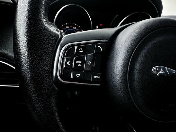 Jaguar XE I с пробегом 2016 года, цена 2 300 000 рублей, 109145 км, седан, Автокод Объявления
