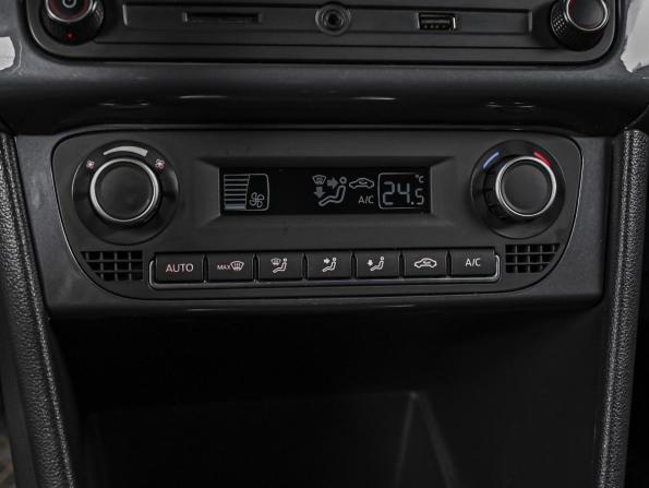 Volkswagen Polo V Рестайлинг с пробегом 2018 года, цена 1 228 000 рублей, 158273 км, седан, Автокод Объявления