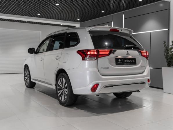 Mitsubishi Outlander III Рестайлинг 3 с пробегом 2022 года, цена 2 650 000 рублей, 11399 км, внедорожник, Автокод Объявления