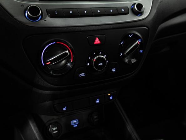 Hyundai Solaris II с пробегом 2019 года, цена 699 777 рублей, 237000 км, седан, Автокод Объявления