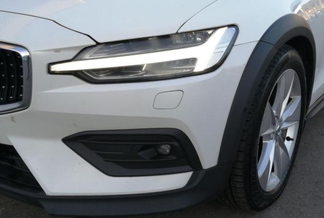 Volvo V60 Cross Country II с пробегом 2019 года, цена 2 511 750 рублей, 312720 км, универсал, Автокод Объявления