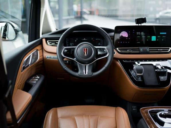 Hongqi HQ9 с пробегом 2023 года, цена 5 099 000 рублей, 10278 км, минивэн, Автокод Объявления