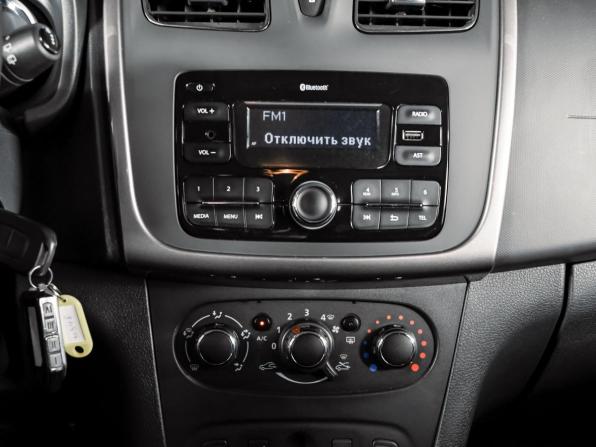 Renault Sandero II Рестайлинг с пробегом 2020 года, цена 1 140 000 рублей, 136568 км, хэтчбек, Автокод Объявления