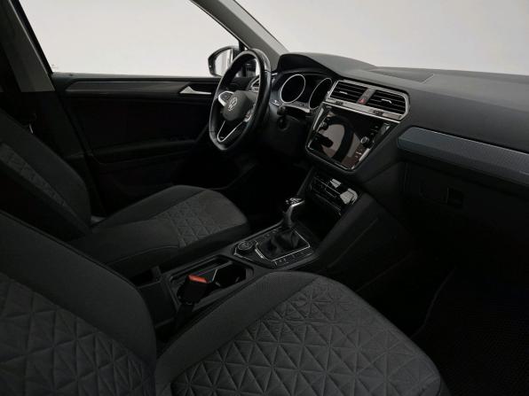Volkswagen Tiguan II Рестайлинг с пробегом 2021 года, цена 3 520 000 рублей, 51392 км, внедорожник, Автокод Объявления