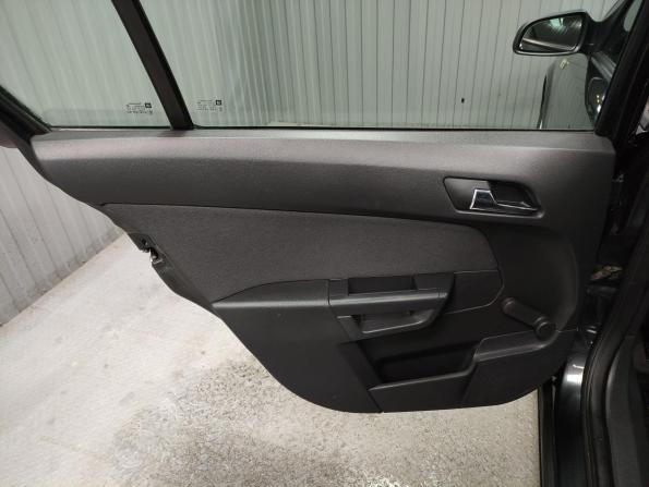 Opel Astra H Рестайлинг с пробегом 2013 года, цена 450 000 рублей, 215492 км, седан, Автокод Объявления