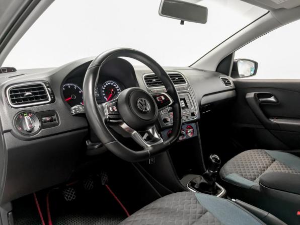 Volkswagen Polo V Рестайлинг с пробегом 2020 года, цена 1 430 000 рублей, 44768 км, седан, Автокод Объявления