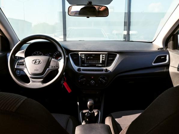 Hyundai Solaris II с пробегом 2018 года, цена 1 325 000 рублей, 85406 км, седан, Автокод Объявления