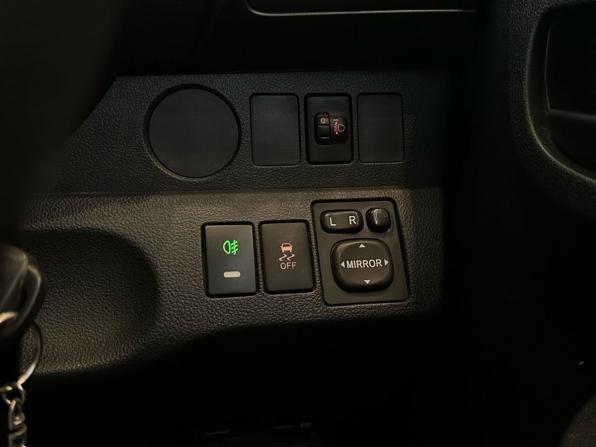 Toyota Ractis II с пробегом 2013 года, цена 1 049 000 рублей, 165309 км, хэтчбек, Автокод Объявления