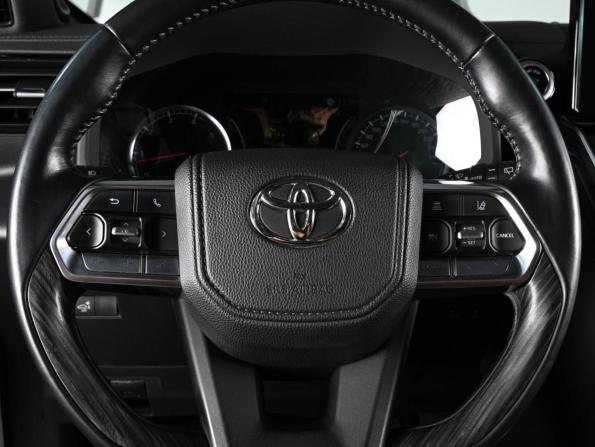 Toyota Land Cruiser 300 Series с пробегом 2022 года, цена 9 990 000 рублей, 68813 км, внедорожник, Автокод Объявления