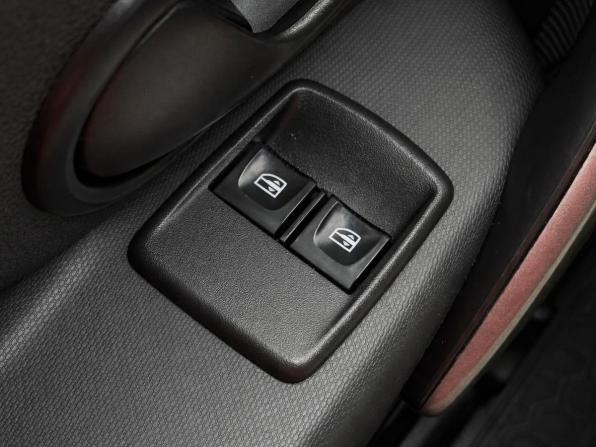 Renault Sandero II Рестайлинг с пробегом 2019 года, цена 1 197 000 рублей, 34434 км, хэтчбек, Автокод Объявления