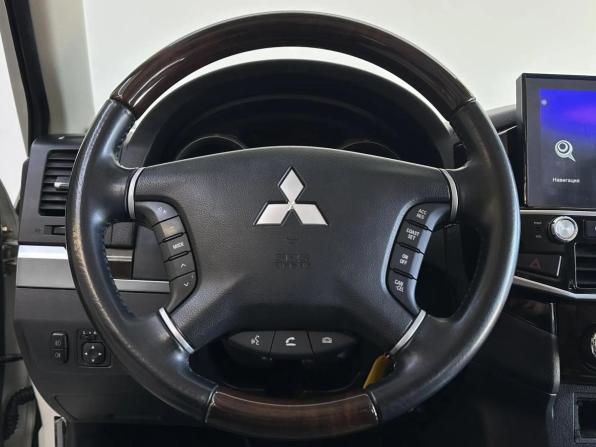 Mitsubishi Pajero IV Рестайлинг 2 с пробегом 2019 года, цена 3 785 000 рублей, 124027 км, внедорожник, Автокод Объявления