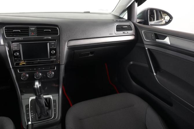 Volkswagen Golf VII Рестайлинг с пробегом 2018 года, цена 1 529 000 рублей, 73800 км, универсал, Автокод Объявления
