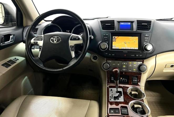 Toyota Highlander II (XU40) Рестайлинг с пробегом 2011 года, цена 2 390 000 рублей, 118305 км, внедорожник, Автокод Объявления