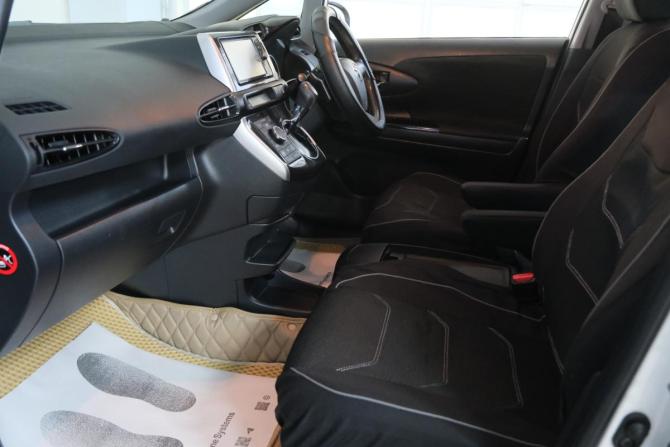 Toyota Wish II Рестайлинг с пробегом 2017 года, цена 2 019 000 рублей, 85000 км, минивэн, Автокод Объявления