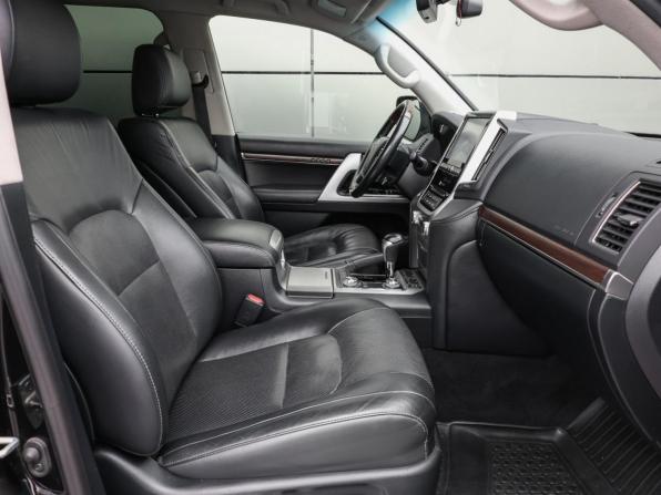 Toyota Land Cruiser 200 Series Рестайлинг 2 с пробегом 2018 года, цена 6 650 000 рублей, 162091 км, внедорожник, Автокод Объявления