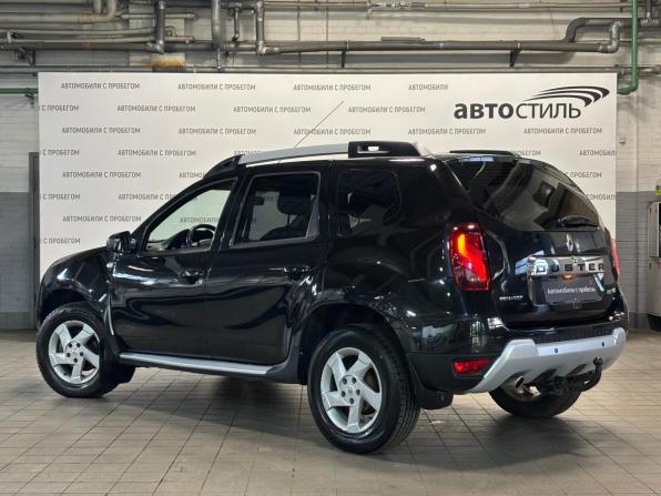 Renault Duster I Рестайлинг с пробегом 2017 года, цена 889 000 рублей, 215000 км, внедорожник, Автокод Объявления