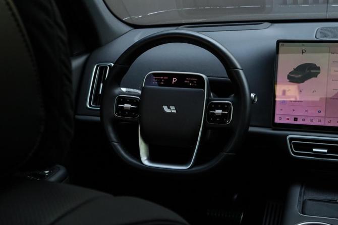 Li Auto (Lixiang) L7 I Рестайлинг с пробегом 2024 года, цена 6 100 000 рублей, 45796 км, внедорожник, Автокод Объявления