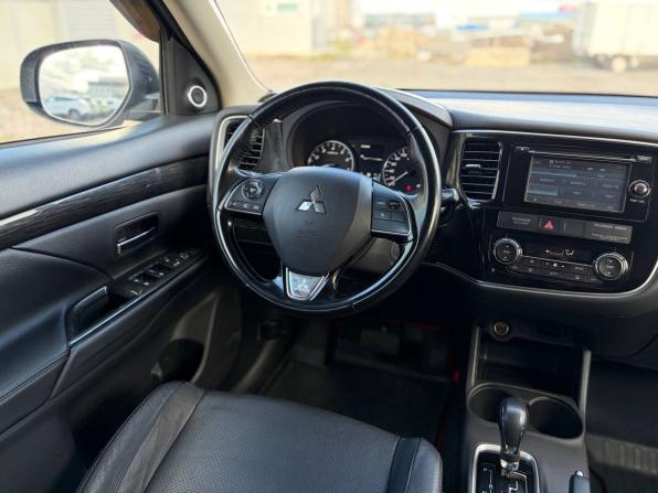 Mitsubishi Outlander III Рестайлинг 2 с пробегом 2015 года, цена 1 575 000 рублей, 159000 км, внедорожник, Автокод Объявления
