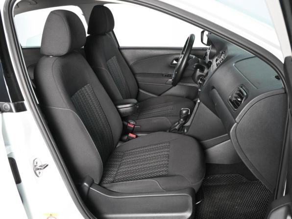 Volkswagen Polo V Рестайлинг с пробегом 2018 года, цена 1 299 000 рублей, 105509 км, седан, Автокод Объявления